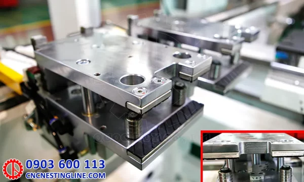 Kẹp đưa phôi tự động máy khoan ván 6 mặt CNC | cncnestingline