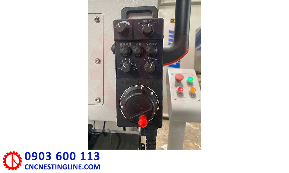 tay-cam-dieu-khien-may-cnc-5-truc-3d-thay-dao Tay cầm điều khiển máy CNC 5 trục 3D thay dao