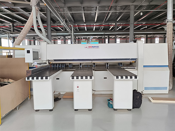 Bàn giao máy cắt ván MFC CNC tại Đồng Nai