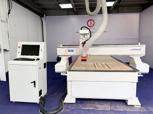 Máy CNC 1 đầu bàn hút chân không tại xưởng