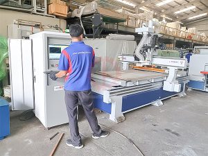 Máy CNC router 1 đầu thay dao tự động - Q12