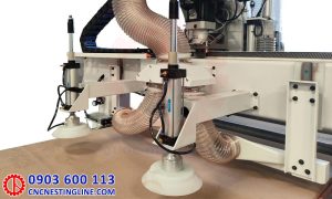 Chụp hút gắp ván máy CNC 4 đầu cắt plywood