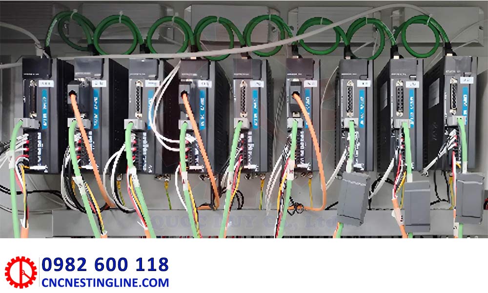 driver-servo-may-cnc-khoan-van-6-mat Driver servo máy CNC khoan ván 6 mặt