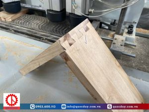 MÁY PHAY MỘNG MANG CÁ ĐUÔI ÉN CNC - CNC 700 9 Máy phay mộng mang cá cho ngành nội thất