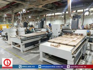 MÁY KHẮC GỖ CNC 4 ĐẦU BÀN HÚT CHÂN KHÔNG - SFDWT 1325 VC 4 Bàn giao máy đục CNC gỗ 4 đầu tại Đồng Nai | Quốc Duy
