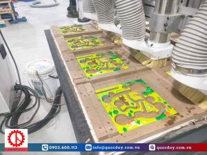 MÁY KHẮC GỖ CNC 4 ĐẦU BÀN HÚT CHÂN KHÔNG - SFDWT 1325 VC 5 Giao máy CNC điêu khắc gỗ 4 đầu tại Bình Dương | Quốc Duy