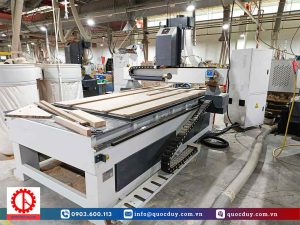 MÁY KHẮC GỖ CNC 4 ĐẦU BÀN HÚT CHÂN KHÔNG - SFDWT 1325 VC 1 Giao máy CNC khắc gỗ 4 đầu giá rẻ | Quốc Duy