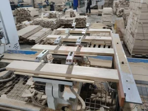 MÁY CNC 4 TRỤC 16 DAO KẸP XOAY 180 ĐỘ (6 BÀN LẬT) – KW T4X4 24S 8 Máy CNC 4 trục 16 dao kẹp lật bàn giao tại Bình Dương | Quốc Duy