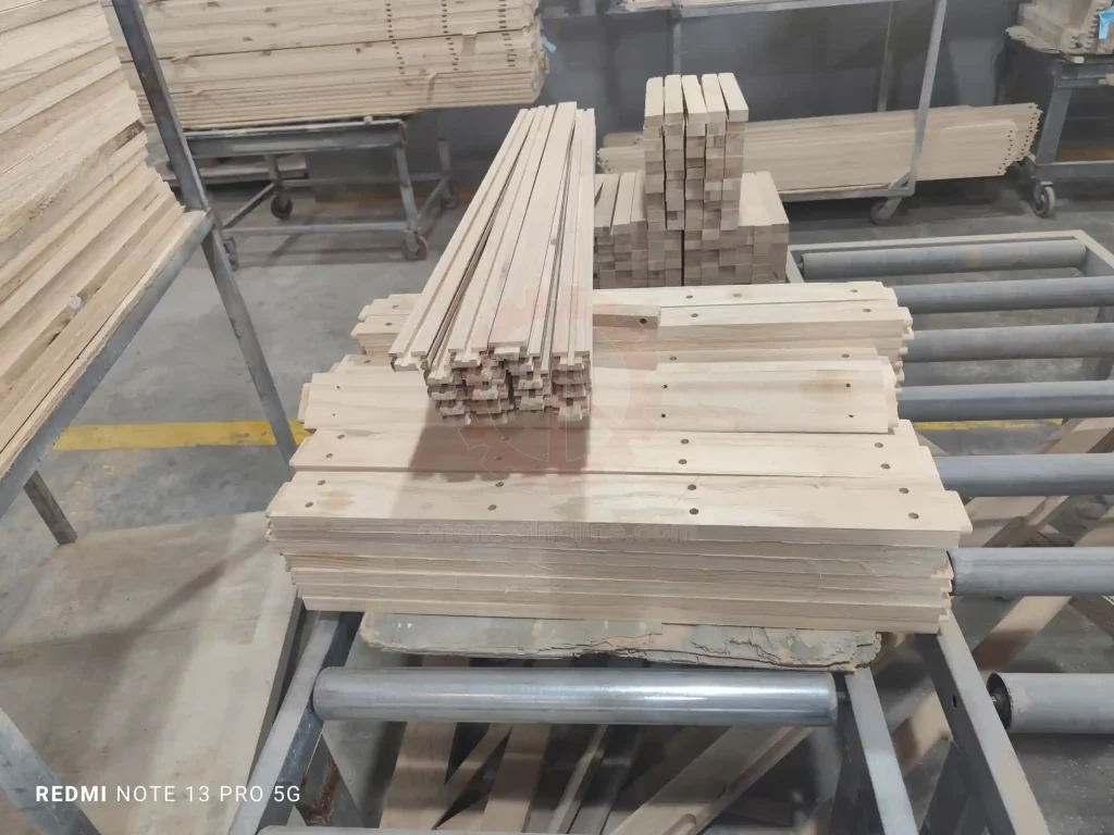 Máy làm mộng âm CNC 4 đầu làm liên kết tủ, giường gỗ