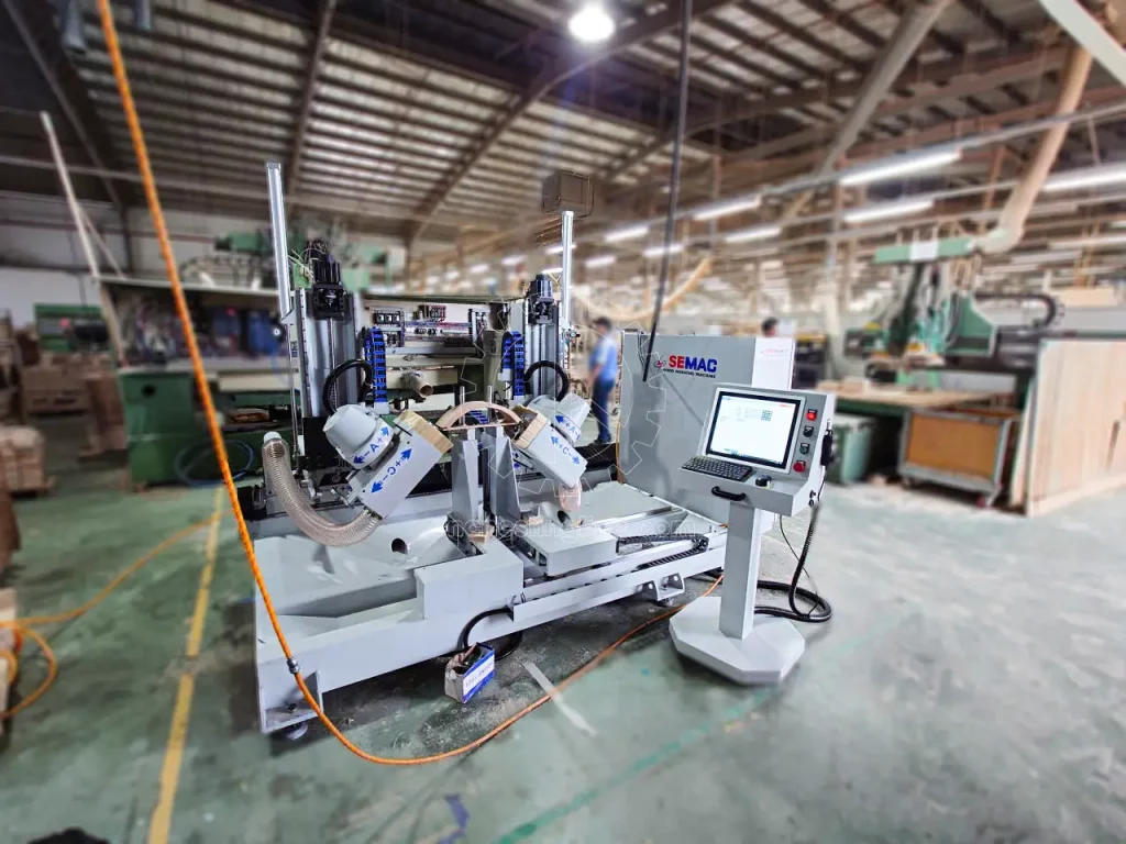 ROBOT ĐÁNH MỘNG KÉP 2 ĐẦU CNC - SM 200/4 CNC 6 Robot đánh mộng dương 2 đầu CNC tại Bình Dương | Quốc Duy
